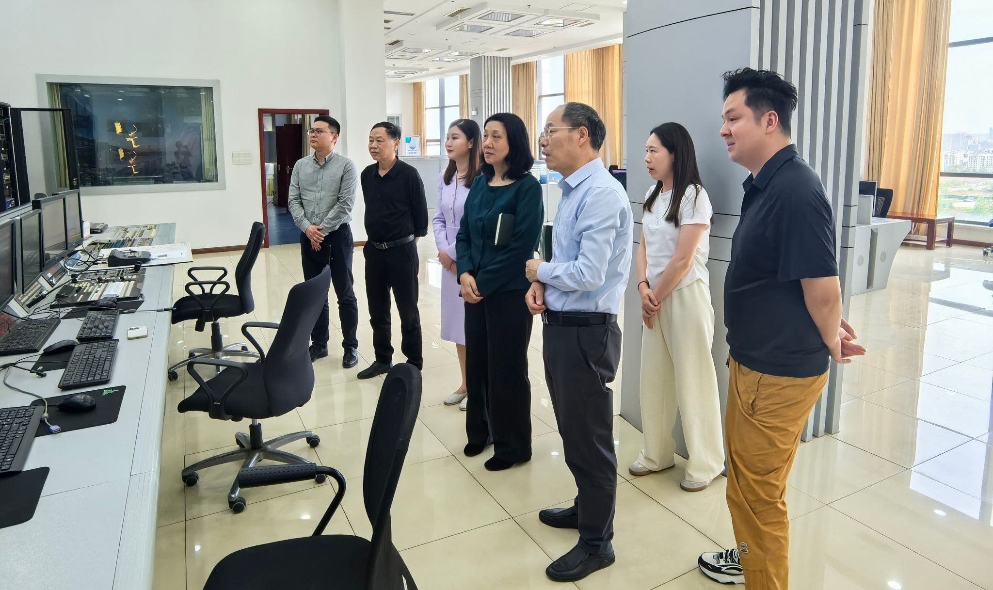 我校党委副书记、常务副校长宗微率队赴武汉市气象局开展调研交流并推进数字内容制作服务合作